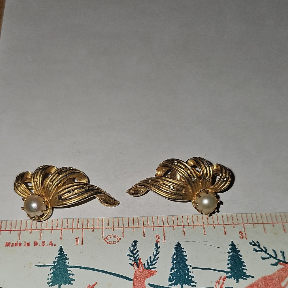 Vintage Clipon Earrings Pearl